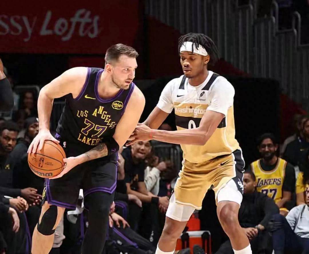 开云_独行侠NBA战胜菲尼克斯太阳东契奇后撤步三分的简单介绍