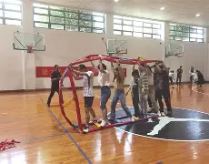 包含主场氛围热烈，助威声此起彼伏的词条