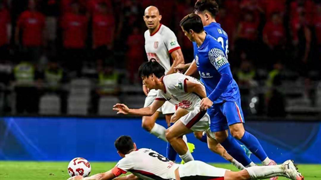 kaiyun_比赛对抗激烈胶着，胜负悬念延续