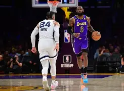 开云_湖人NBA战胜孟菲斯灰熊詹姆斯关键三分(湖人险胜)